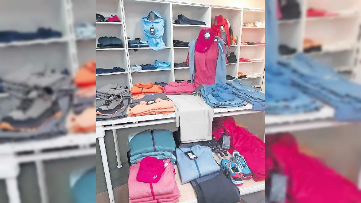 Blumen zieren Shirts und Blusen