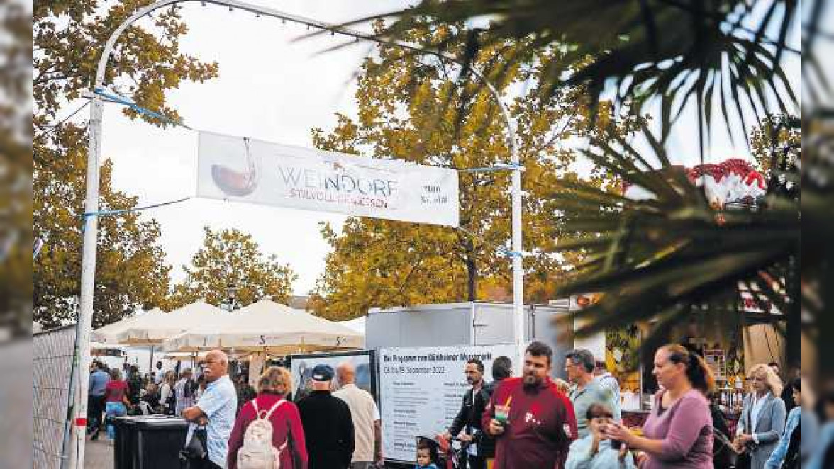 Weinfest in Bad Dürkheim: Marktplatz als Dorfmittelpunkt