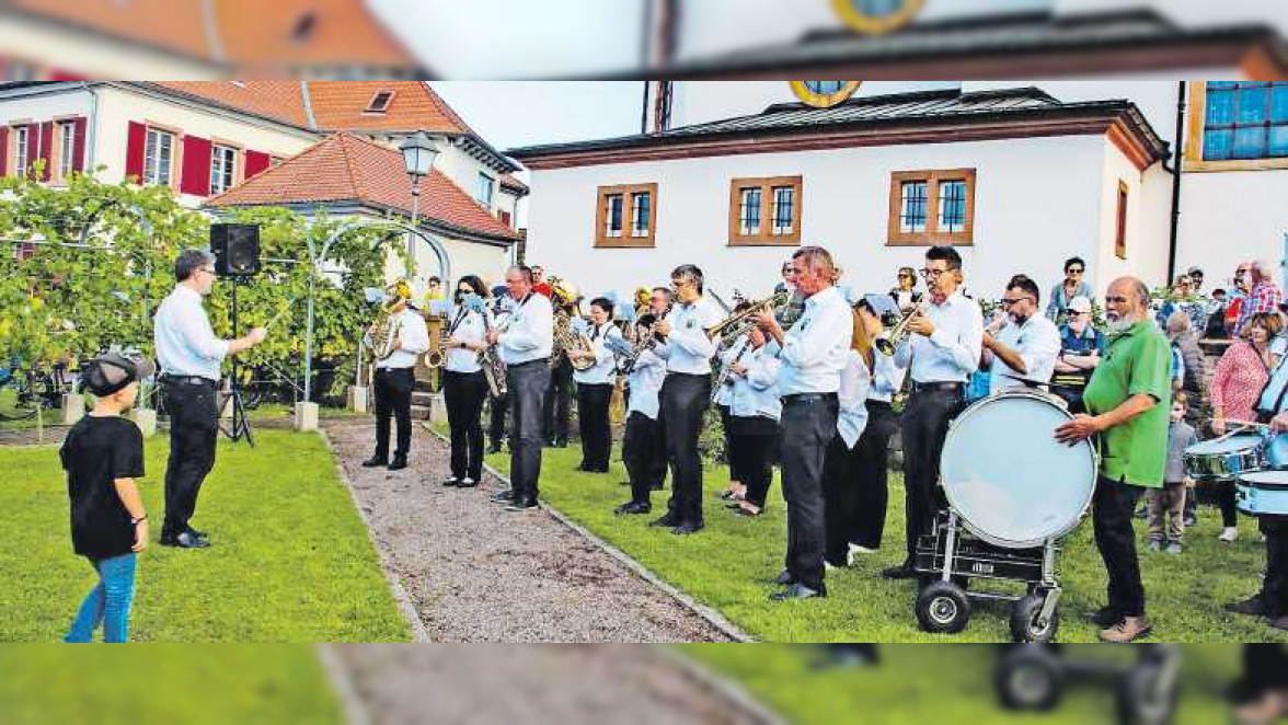 Wein, Musik und Geselligkeit beim Edesheimer Jahrmarkt