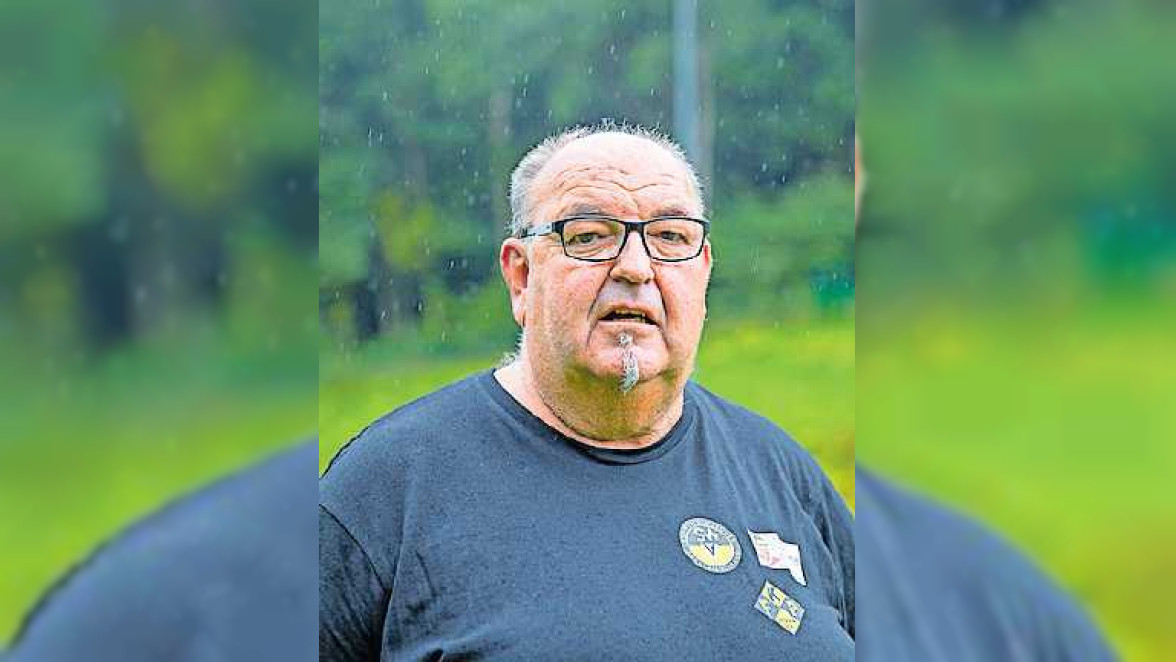 Ehrenratsmitglied Stabel als Galionsfigur beim Walking Football