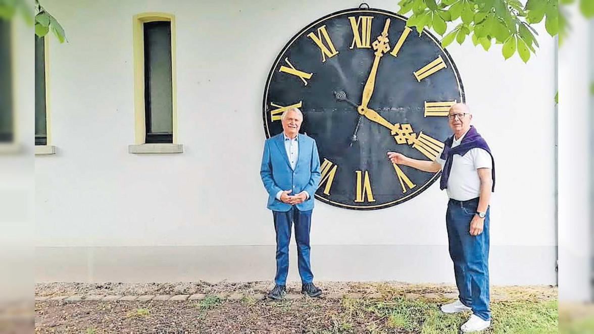 Neues Zifferblatt für die ehemalige Turmuhr