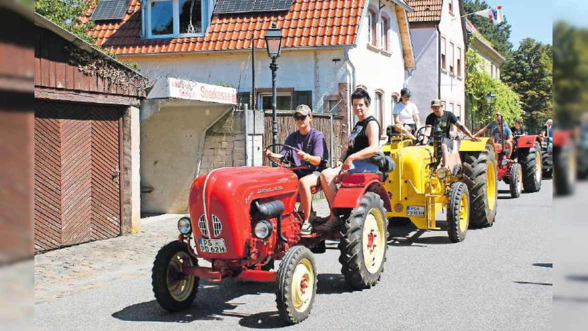 Traktorkorso und Versteigerungen am Kerwesonntag in Heuchelheim