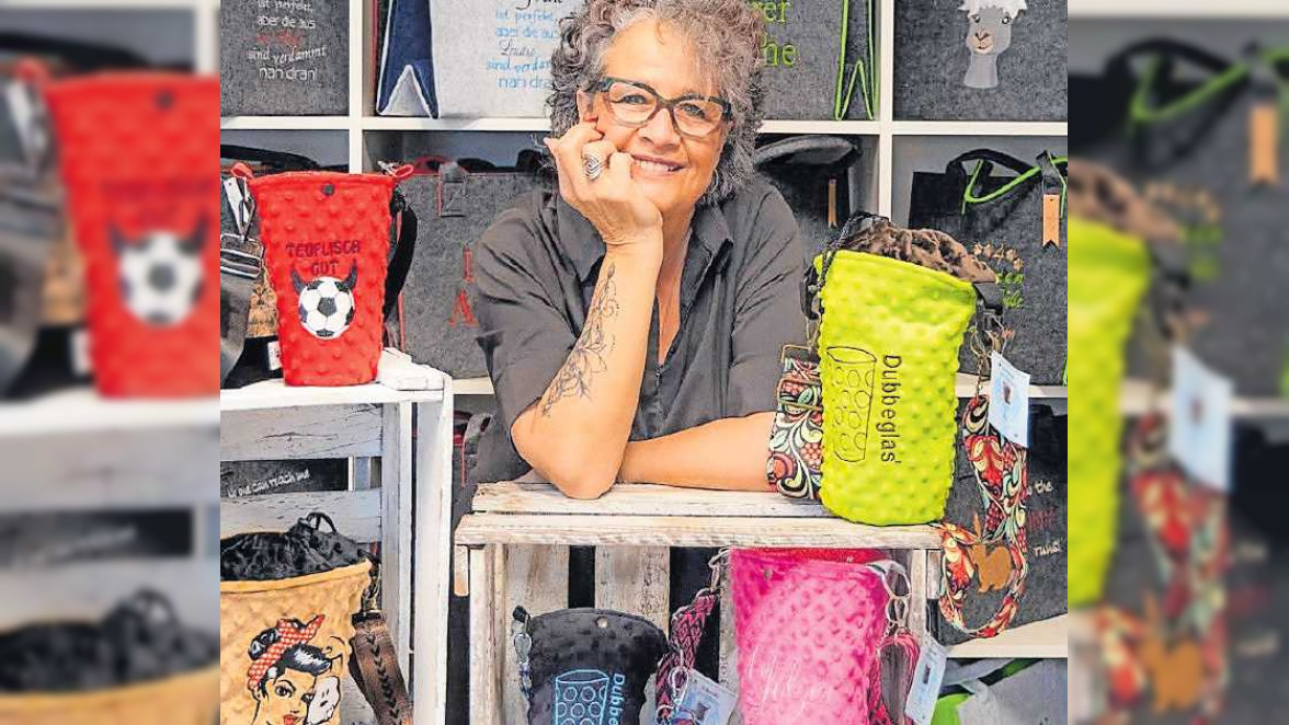 Mit der Dubbeglas-Handtasche auf der Erfolgswelle