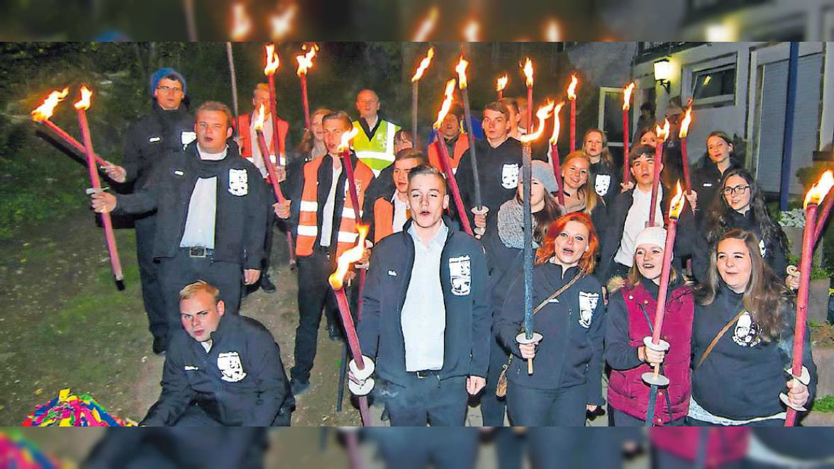 Ernstweiler feiert Kerwe mit Umzügen, Livemusik und Feuerwerk