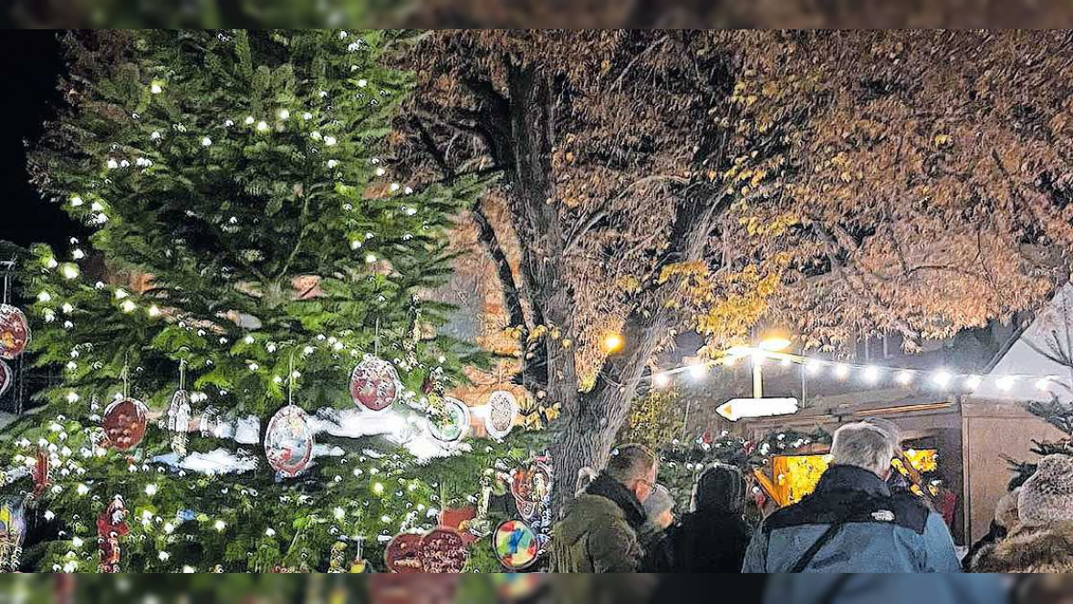 Dorfmittelpunkt im Advent: Weihnachtsdorf in Großkarlbach