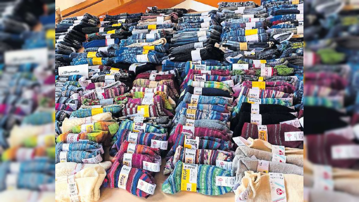 Adventsmarkt des Strickkreises in Harthausen: Stulpen im Japan-Stil