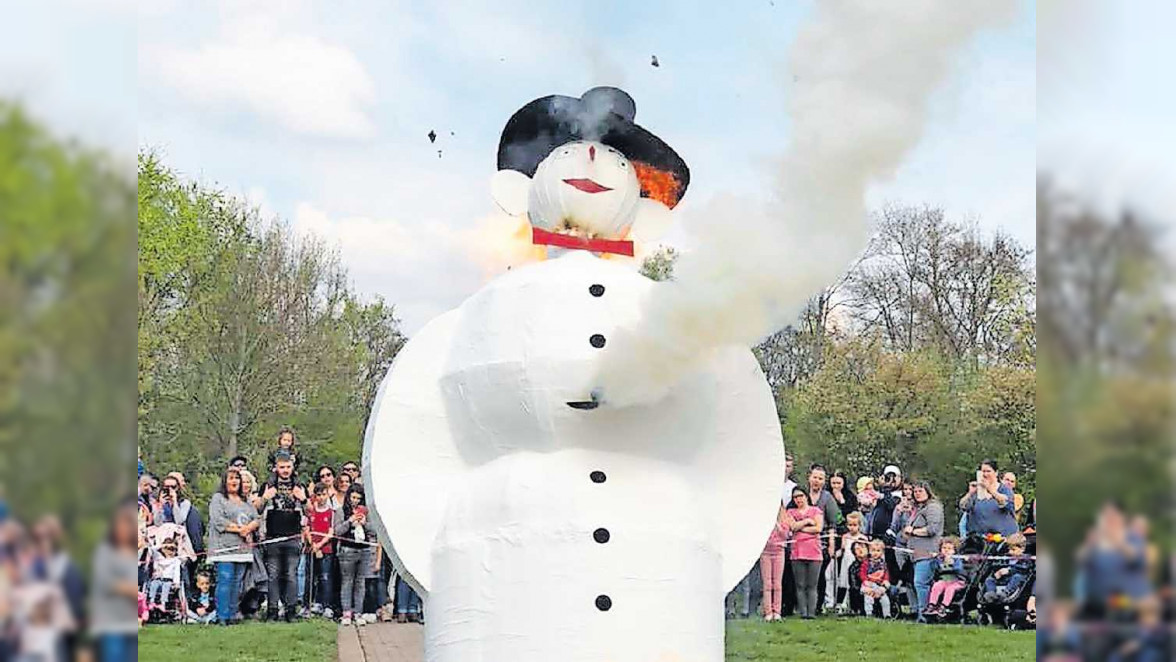 Sommertagsumzug mit Verbrennung des Winters