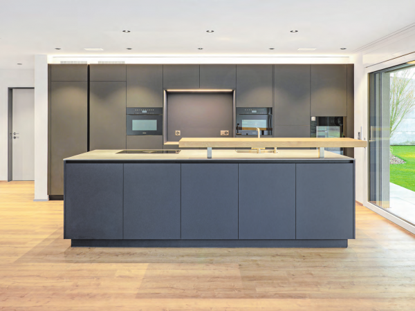 Stilvolles Wohnen mit überraschender Weite