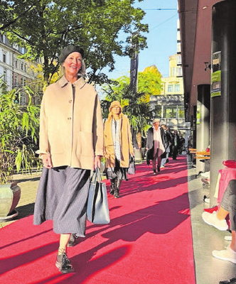 Mantel-Parade der Boutique Ella